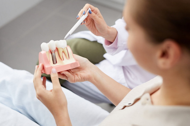 does my dental implant hurt_1