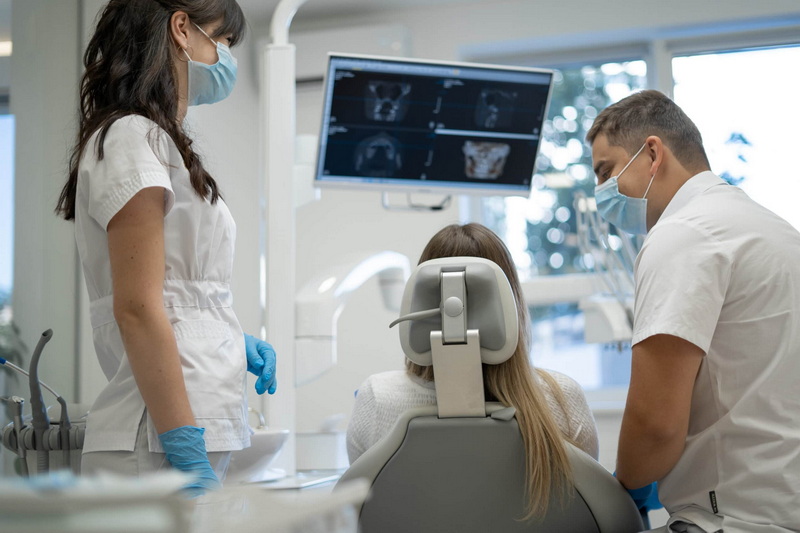 can a dental implant be sensitive to cold